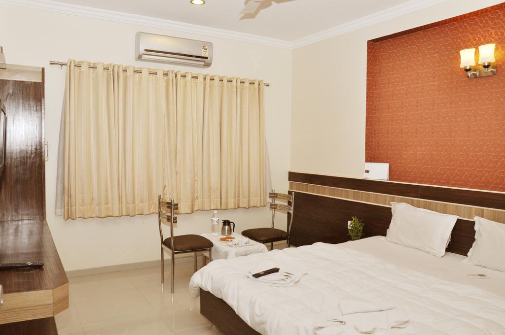 Hotel Sai Pancham Shirdi Room photo